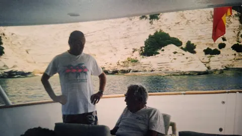 Àngel Surroca y Pere Mir, a bordo del barco Danae, en 2002
