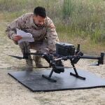 Sistemas aéreos pilotados por control remoto (RPAS) militares, equipados con sensores LiDAR y cámaras digitales.