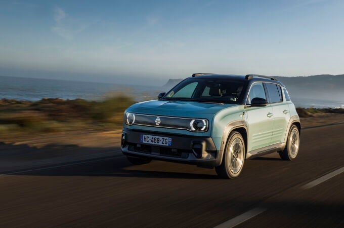 Al volante del renacido Renault 4 eléctrico