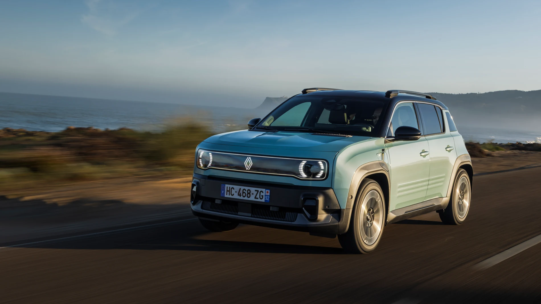 Al volante del renacido Renault 4 eléctrico