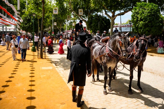 Ambiente del miércoles de Feria de Abril de Sevilla 2025