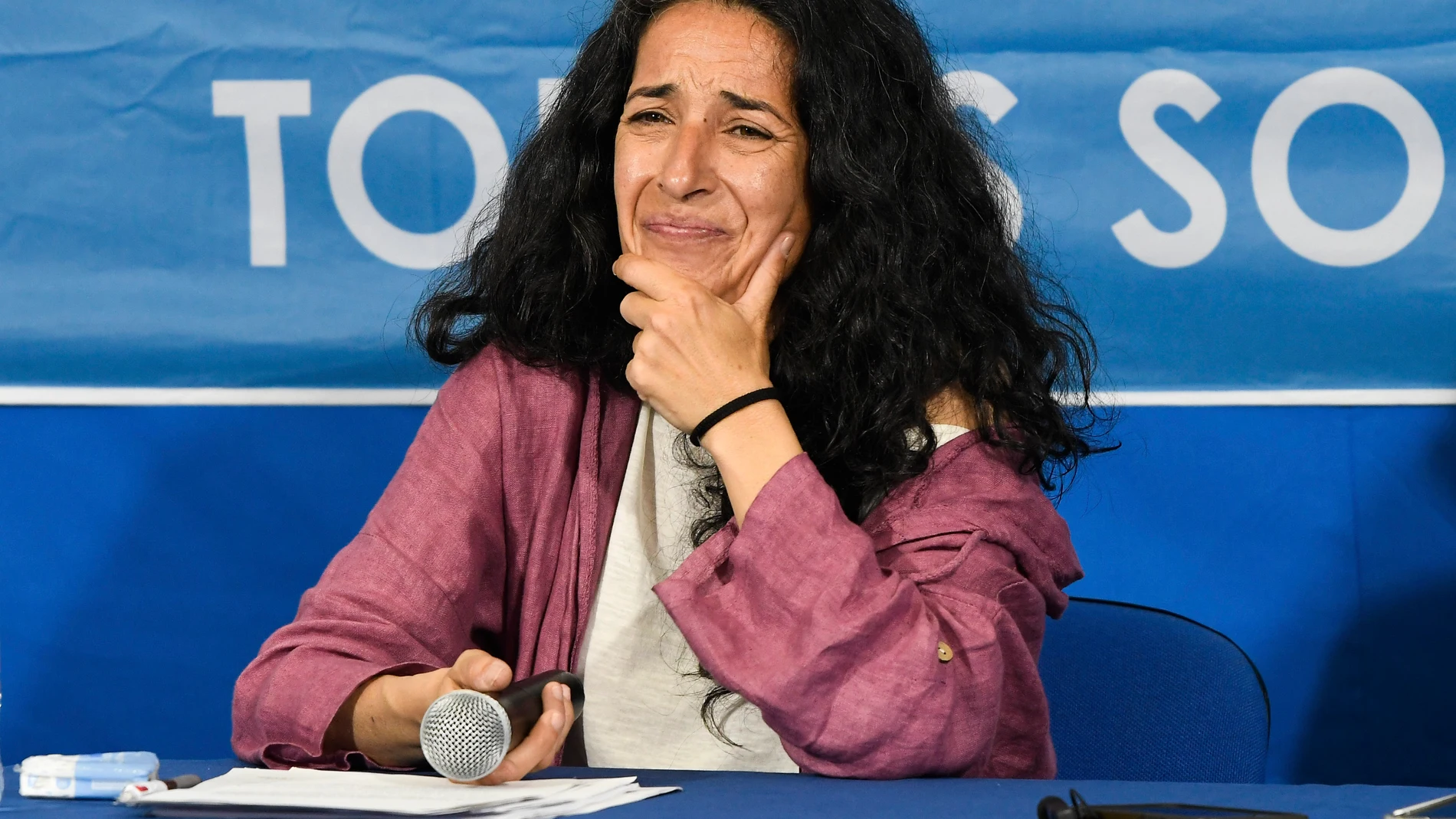 ALMERÍA, 07/05/2025.- Patricia Ramírez, la madre del niño Gabriel Cruz, asesinado en Almería en 2018, ofrece una rueda de prensa después de las informaciones sobre la investigación a funcionarios de la cárcel de Brieva (Ávila) por supuestamente facilitar a la asesina de Gabriel, Ana Julia Quezada, un móvil a cambio de sexo. EFE/Carlos Barba