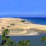 Canarias pierde 9 Banderas Azules en 2025: descubre las 47 playas que aún mantienen el distintivo