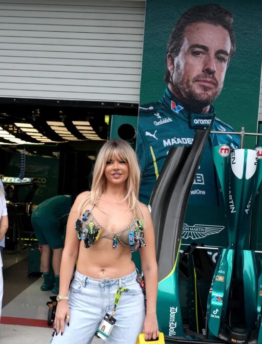 Ivana Knoll con Aston Martin