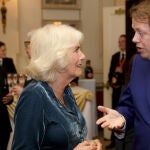La reina Camilla junto a su hijo Tom Parker Bowles