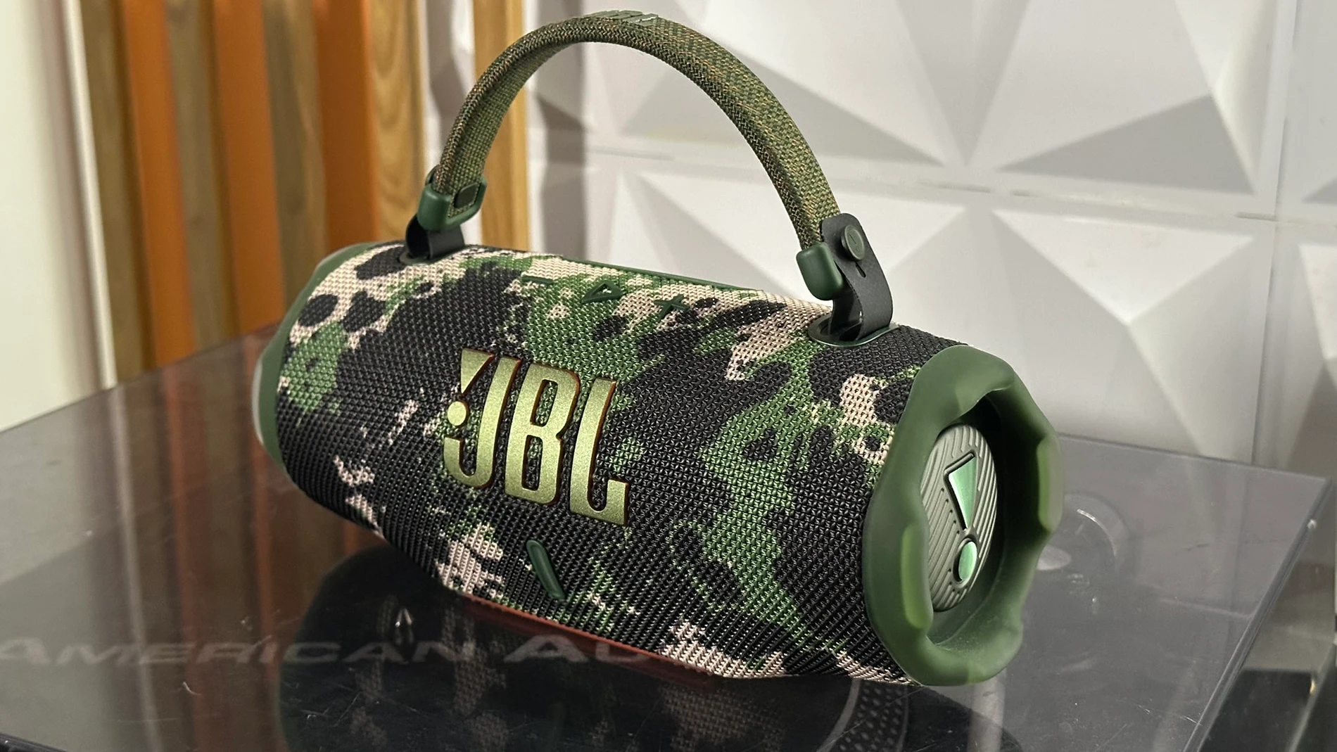 JBL Charge 6: diseño sólido, sonido contundente y 24 horas de autonomía real