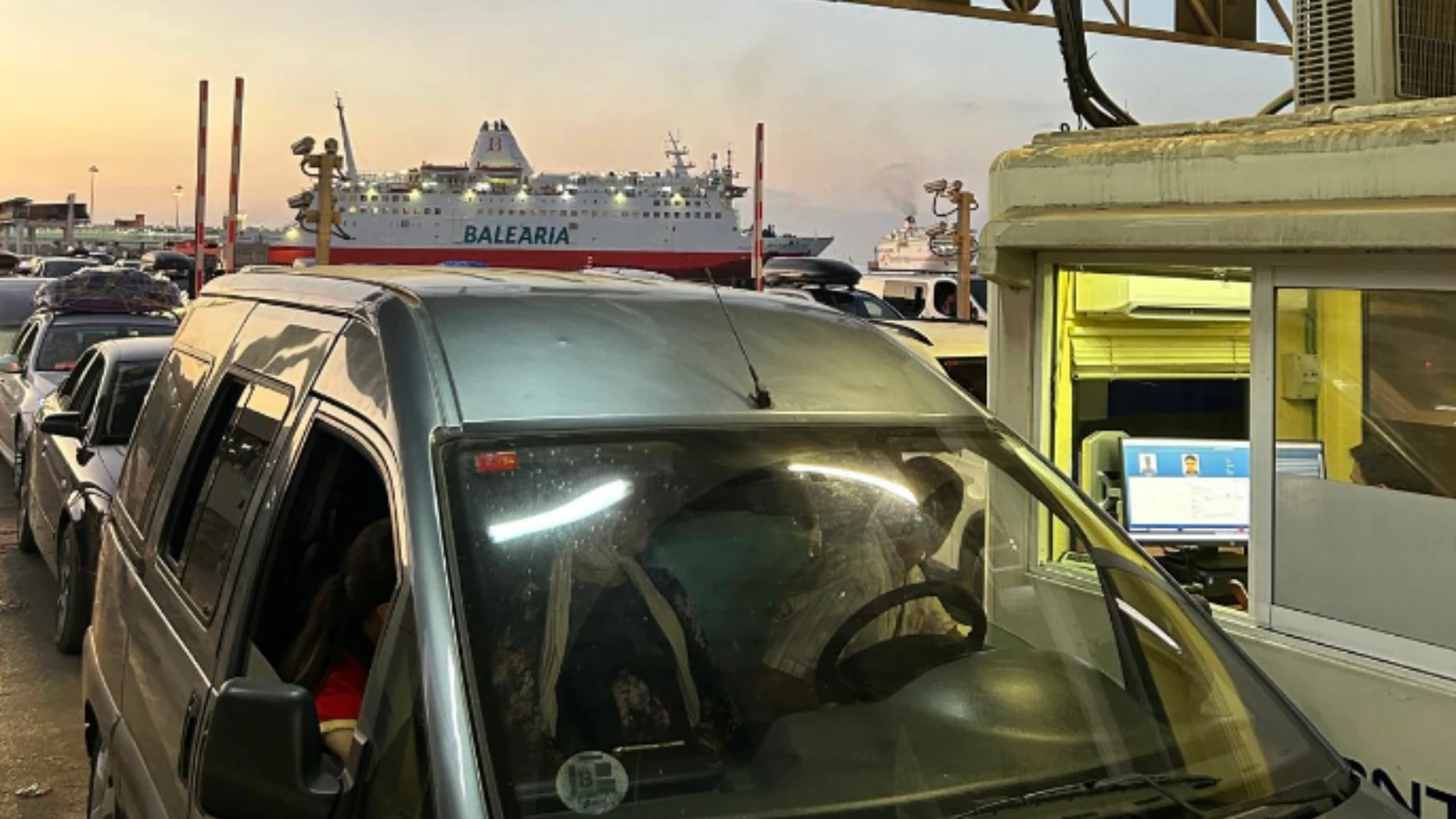 Filtro de salida de vehículos del Puerto de Almería.REMITIDA / HANDOUT por MÍTICO DANIBÉ/POLICÍA NACIONALFotografía remitida a medios de comunicación exclusivamente para ilustrar la noticia a la que hace referencia la imagen, y citando la procedencia de la imagen en la firma07/05/2025