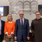 El presidente de la Diputación de Salamanca, Javier Iglesias, presenta la ruta ‘Peregrinación Teresa de Jesús. Salamanca-Alba de Tormes’. En la imagen junto al diputado de turismo, Juan Carlos Zaballos; la alcaldesa de Alba de Tormes , Concepción Miguélez y el prior de los Carmelitas Descalzos de Alba de Tormes, Miguel Ángel González