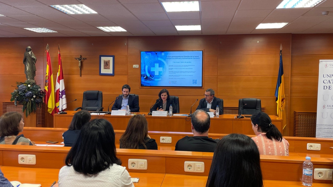 UCAV Lidera el Debate sobre IA y Humanización en el Futuro de la Salud: Retos y Oportunidades