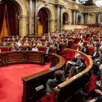 El Parlament catalán aprueba la creación de un cuerpo de funcionarios de acción exterior