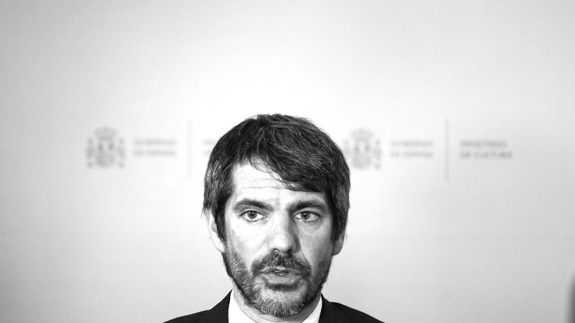 El ministro Urtasun tras la reunión con el sector audiovisual en el interior del Ministerio de Cultura