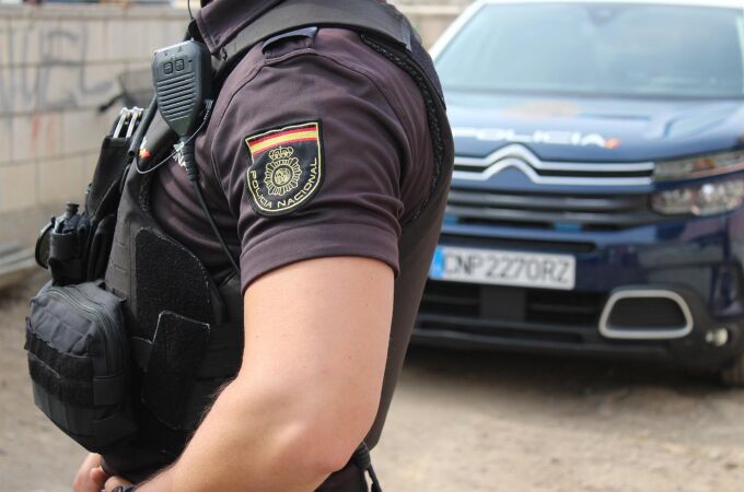 Un agente de la Policía Nacional
