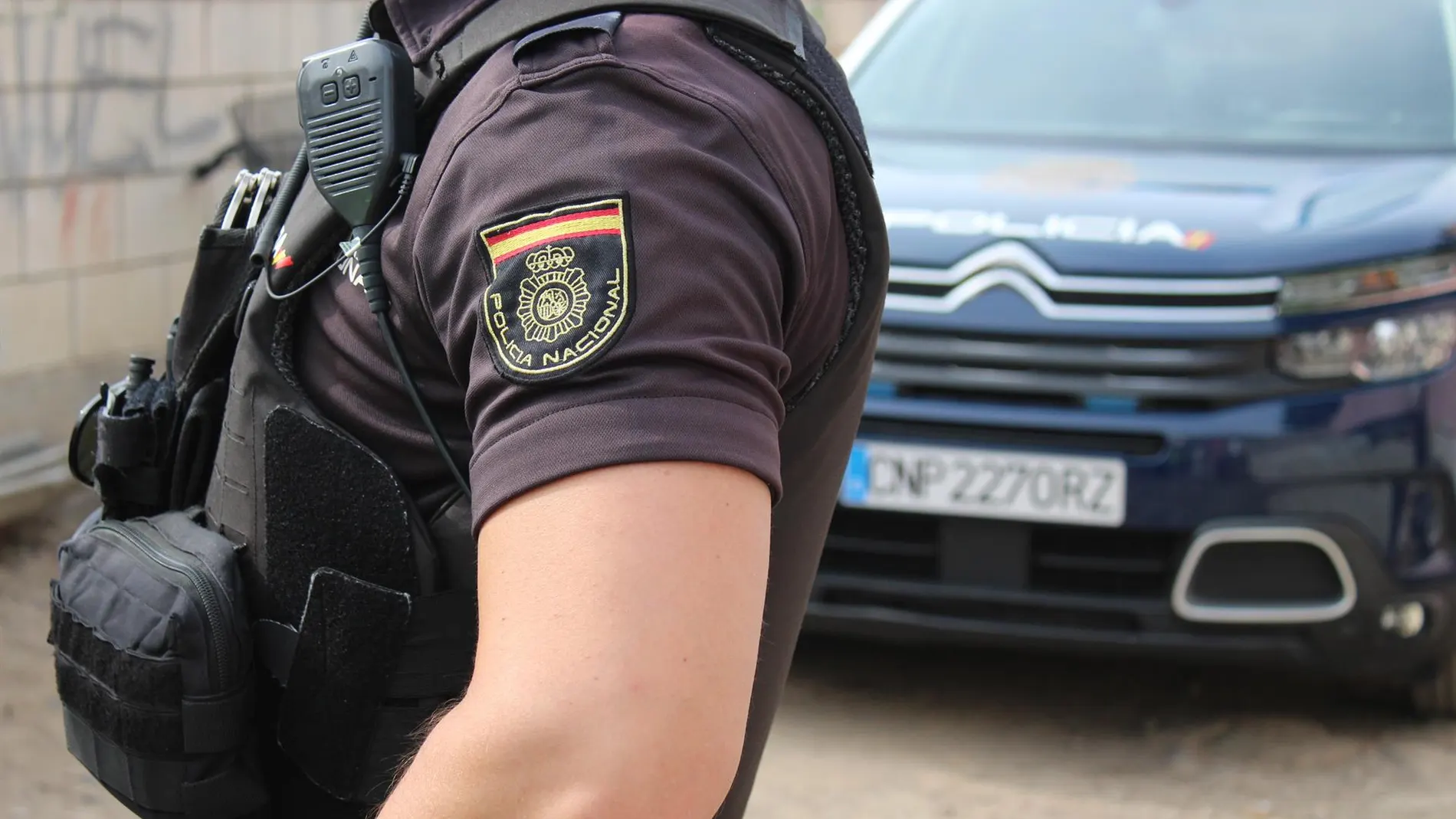 Un agente de la Policía Nacional