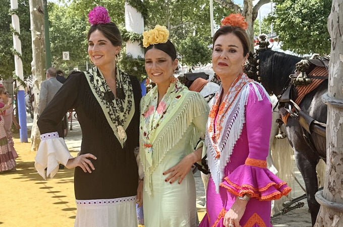 Lourdes Montes y Tana Rivera junto a Rocío Terry para la Feria de Abril.