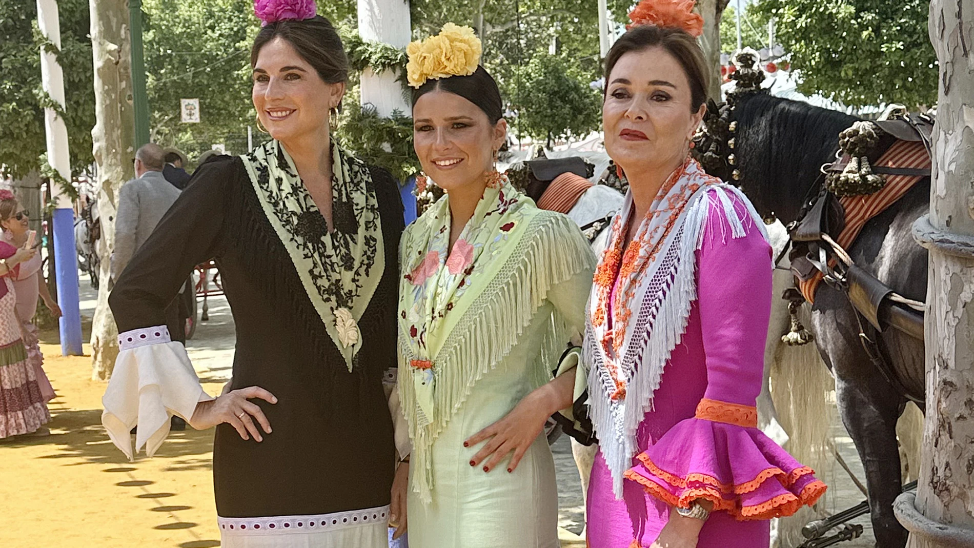 Lourdes Montes y Tana Rivera junto a Rocío Terry para la Feria de Abril.