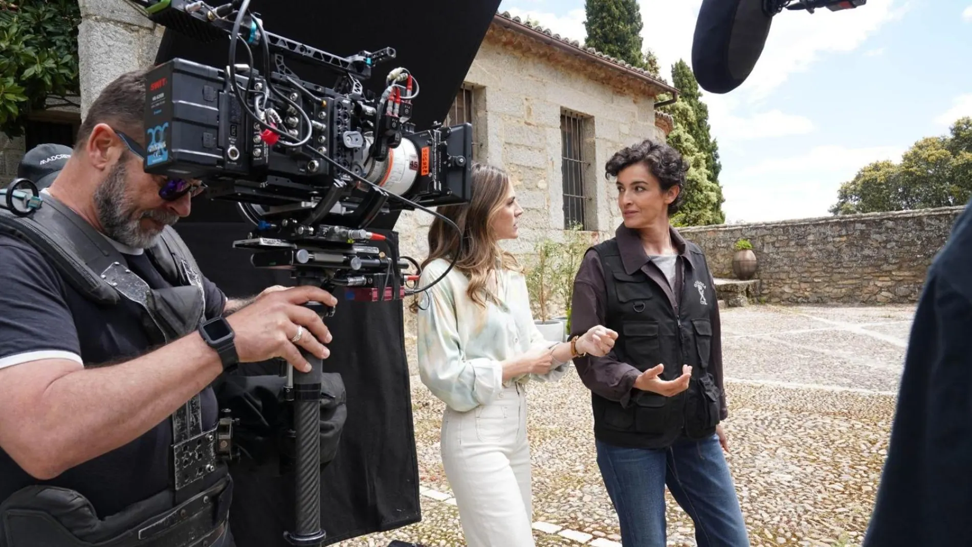 Ángela Molina y Blanca Romero en una escena de 'Pura Sangre'