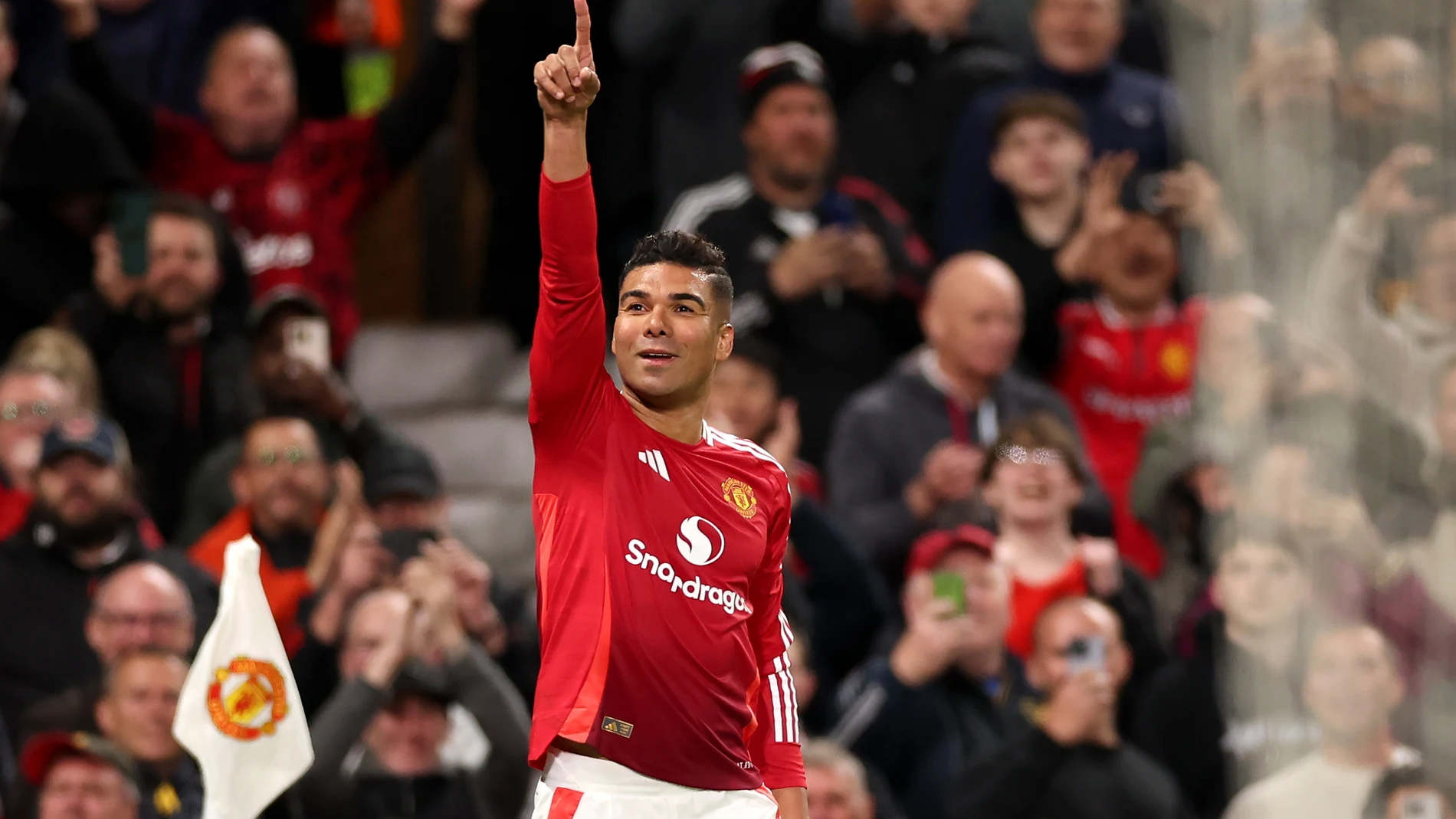 MANCHESTER (United Kingdom), 08/05/2025.- Casemiro of Manchester United celebrates after scoring the second goal of his team during the UEFA Europa League semi-finals 2nd leg soccer match between Manchester United and Athletic Club, in Manchester, Britain, 08 May 2025. (Reino Unido) EFE/EPA/ADAM VAUGHAN