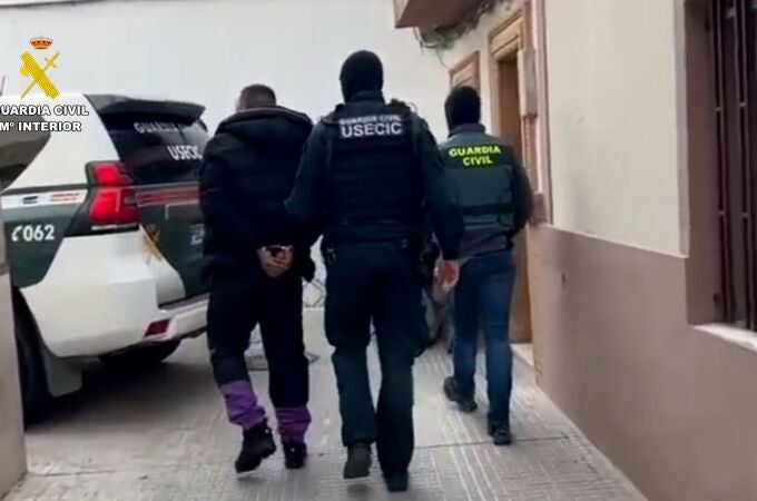 Uno de los familiares del presunto asesino de El Torrejón (Huelva) detenido en Isla Cristina