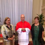 El nuevo Papa en una foto reciente con Lydia Jiménez y María del Rosario Sáez Yuguero