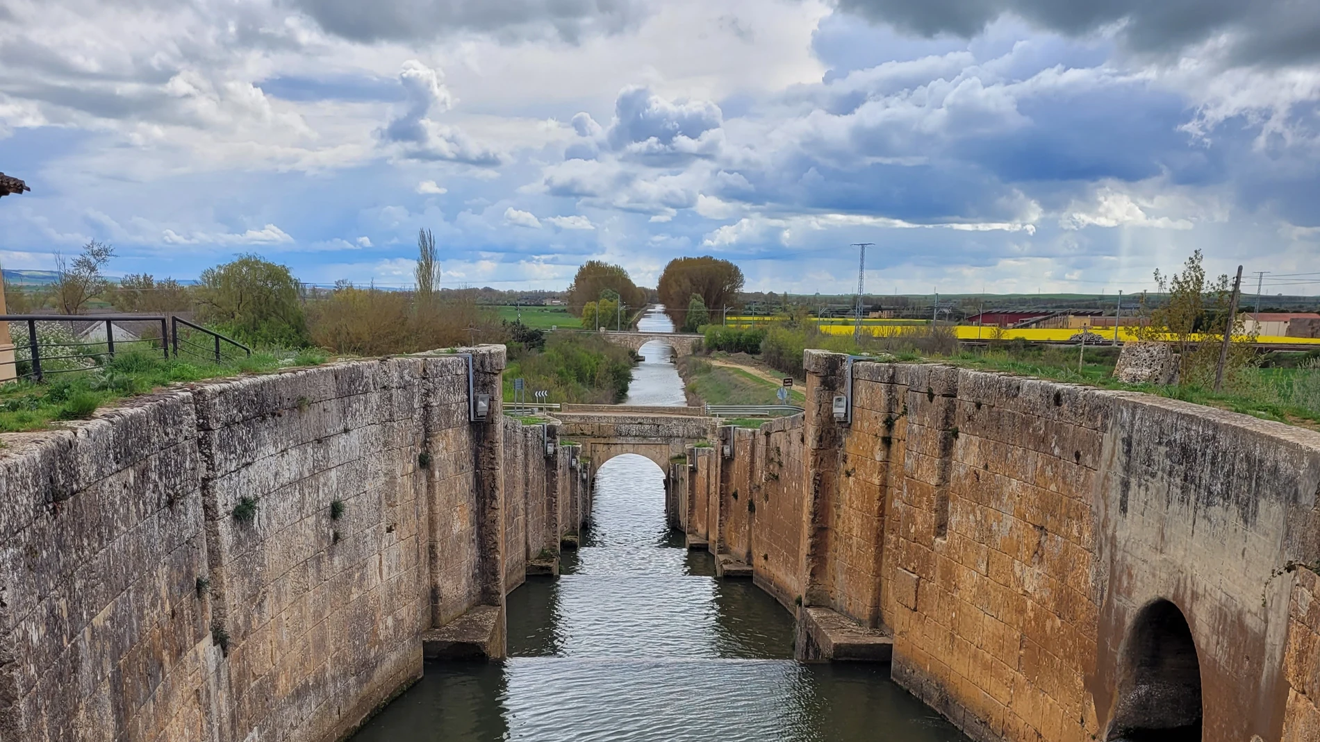 Esclusas del Canal de Castilla a su paso por Frómista