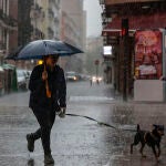 Las tormentas dejan granizo en el interior de Valencia y complican trenes en Castellón