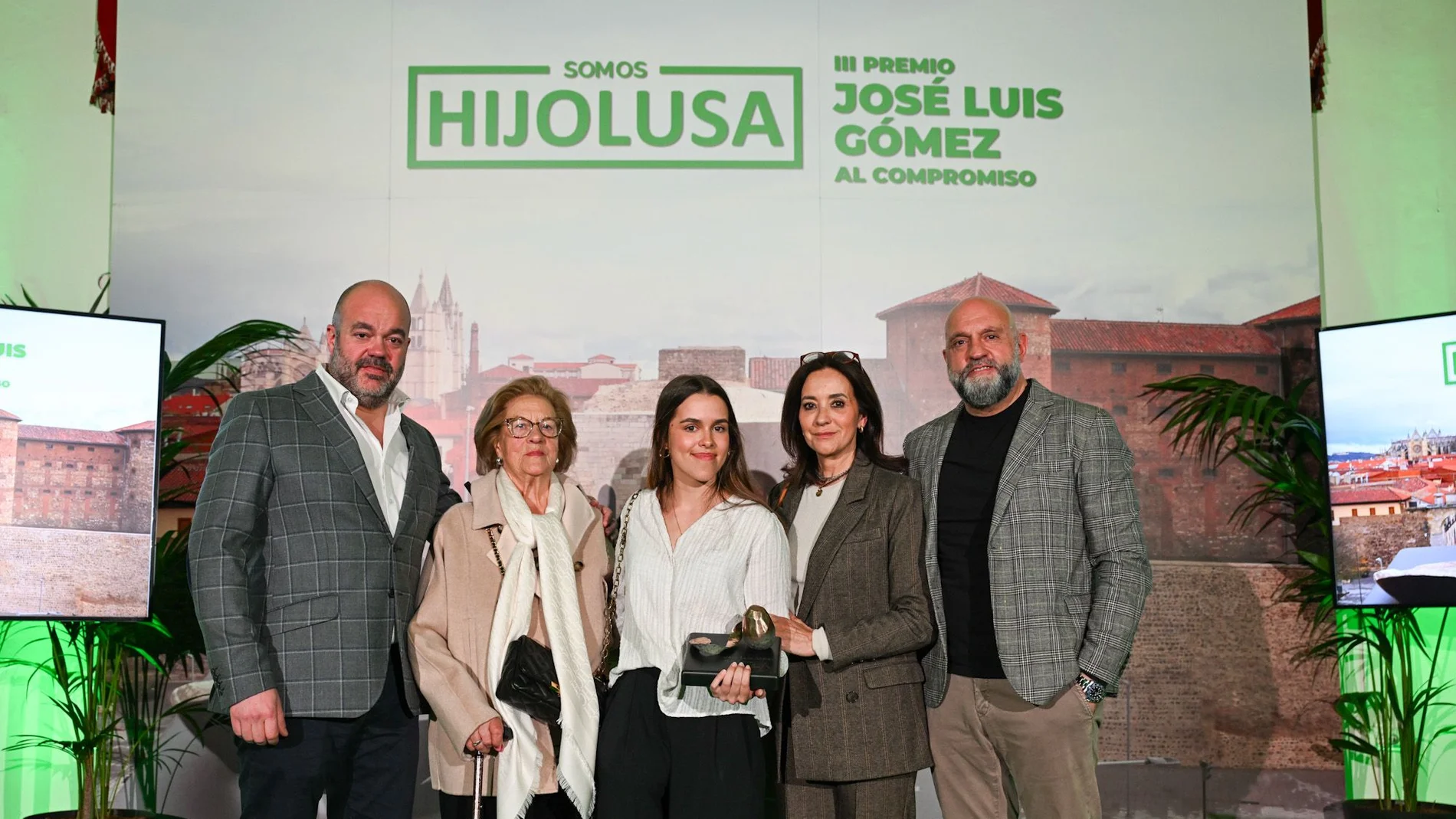 La deportista leonesa María Martín Granizo recibe el III Premio José Luis Gómez al Compromiso