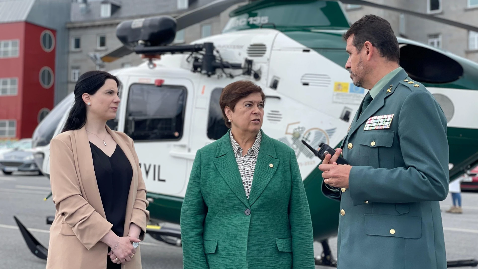 La rectora de la UCAV, María del Rosario Sáez Yuguero; Lourdes Miguel, vicerrectora de Ordenación Académica; y el teniente coronel Gustavo Dorda, jefe de la Comandancia de Ávila, durante la jornada
