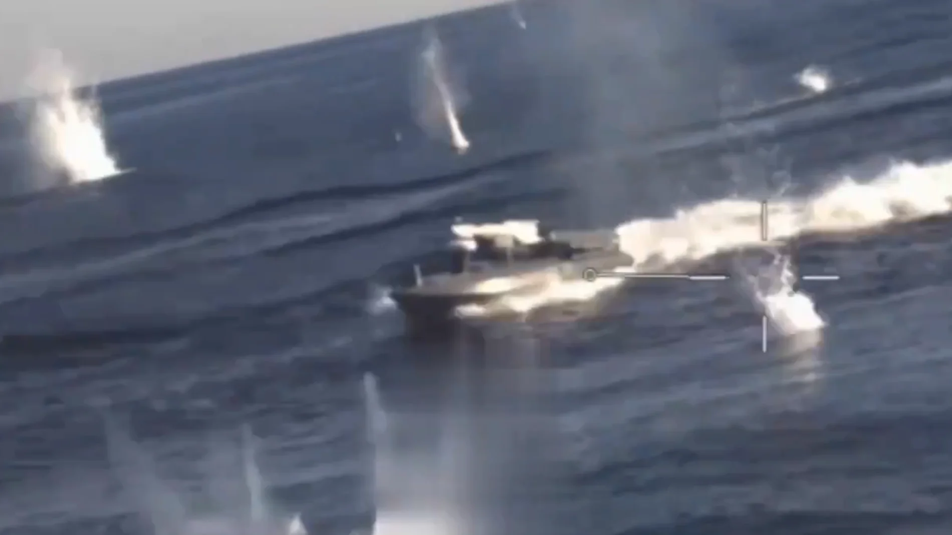 Vídeo: Batalla naval entre un dron Magura V5 ucraniano y un barco de asalto BK-16 ruso en el mar Negro.