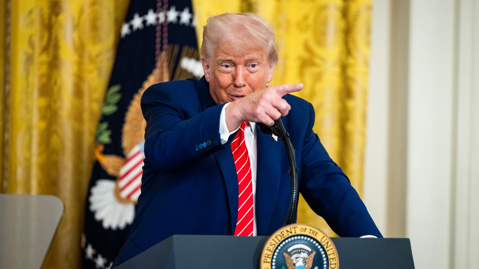 WASHINGTON (United States), 08/05/2025.- US President Donald Trump speaks at a 'celebration of military mothers' in the East Room of the White House in Washington, DC USA, 08 May 2025. EFE/EPA/JIM LO SCALZO