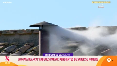 Así ha sido la reacción de Sonsoles Ónega ante la fumata blanca: "Habemus Papam"