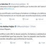 El presidente del Gobierno, Pedro Sánchez, y el líder del PP, Alberto Núñez Feijóo, celebran el anuncio del Papa León XIV