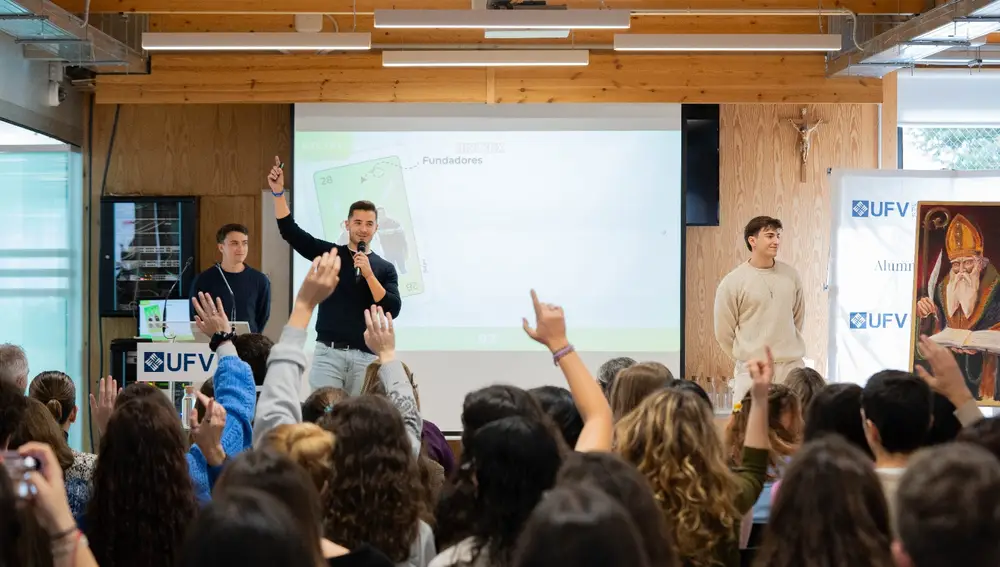 Una de las conferencias en la Universidad Francisco de Vitoria