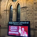 La catedral de Chicago, ciudad natal de León XIV, cerrada en la noche de su nombramiento