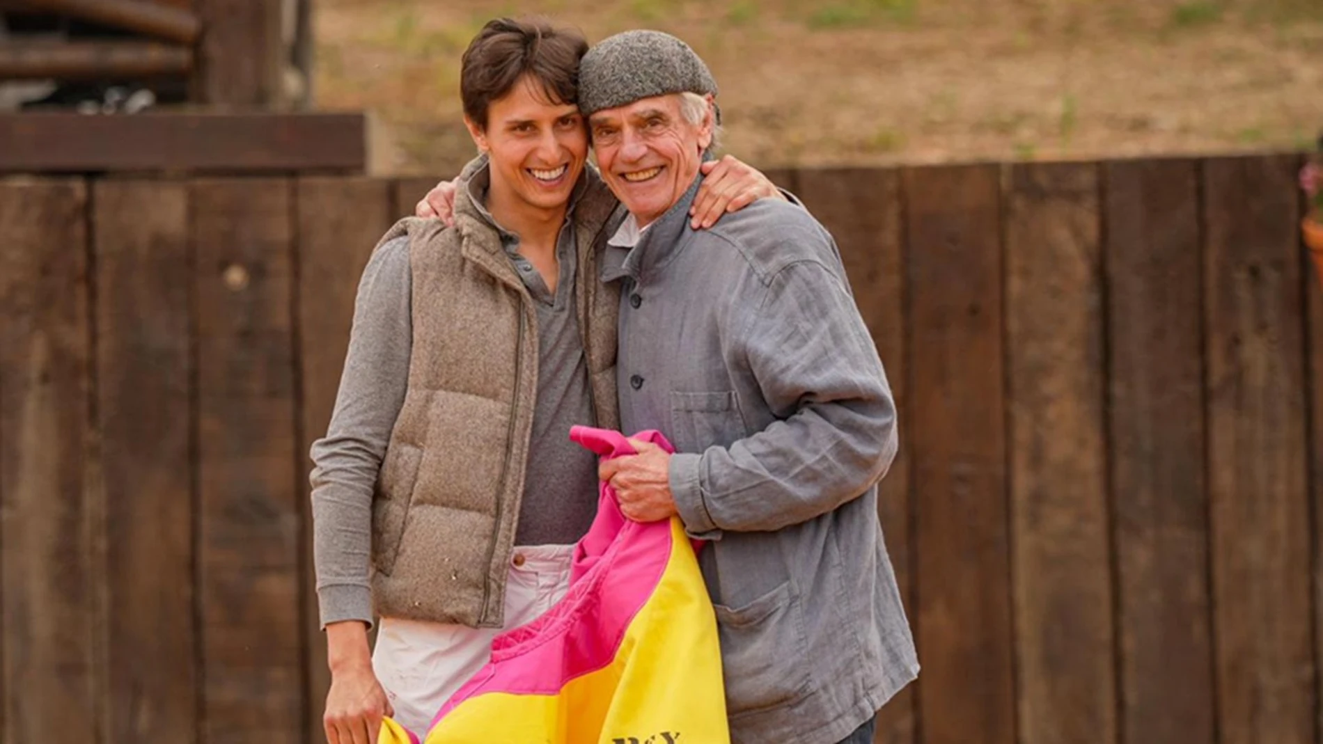 Jeremy Irons cambia el guion por el capote