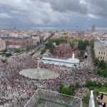 Masiva manifestación en Colón para exigir la dimisión de Sánchez "por la dignidad de España"