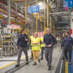La consejera de Industria, Comercio y Empleo, Leticia García, visita la factoría de IVECO