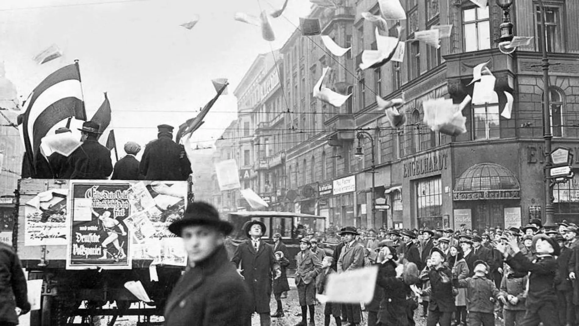Manifestación contra el nazismo en Berlín durante la República de Weimar