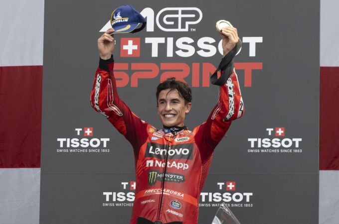 Marc Márquez celebra su victoria en la Sprint de Le Mans