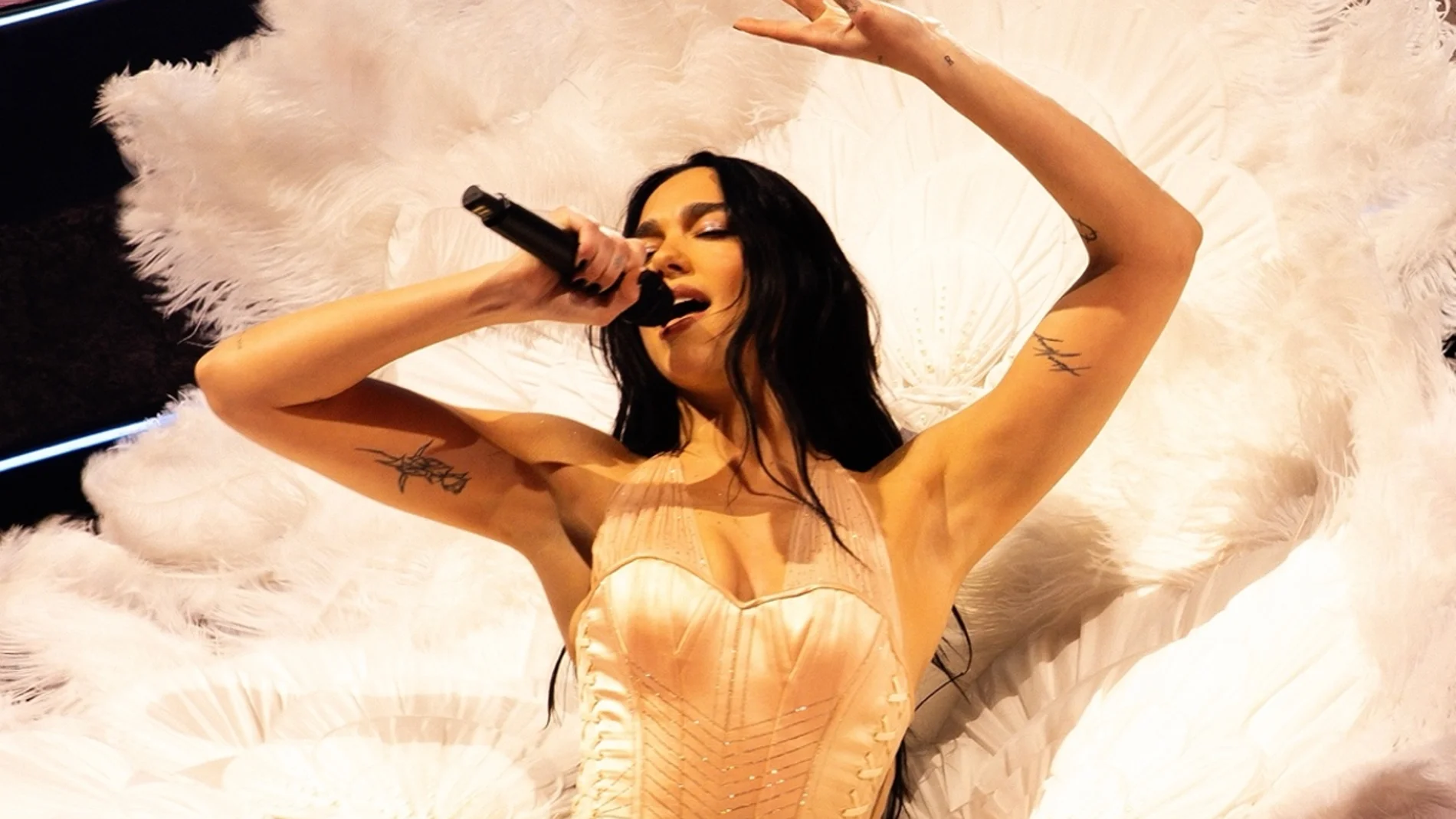 Dua Lipa en el Radical Optimism Tour