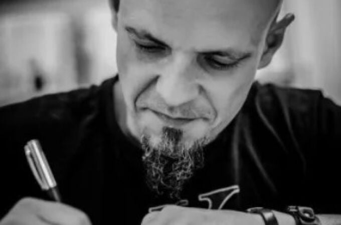 El escritor César Pérez Gellida