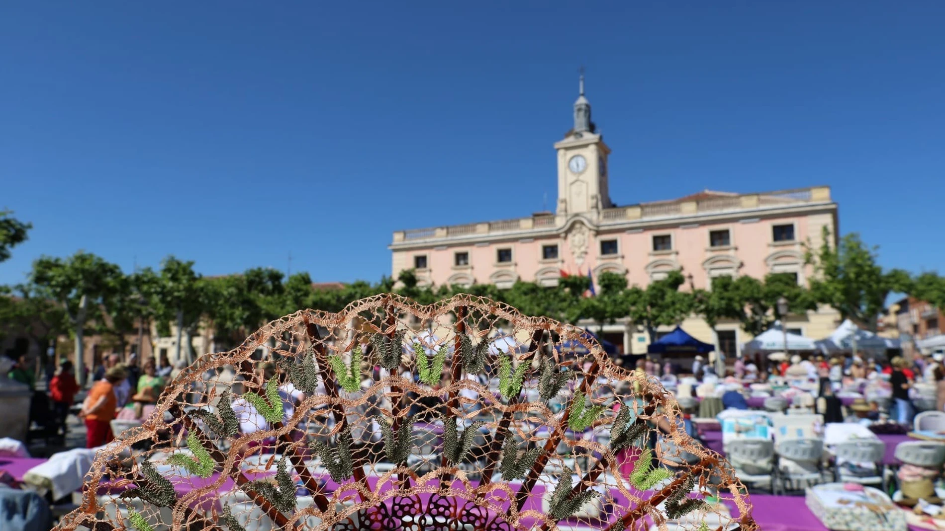 Alcalá de Henares acoge hoy el VIII Encuentro de Encajeras de Bolillos