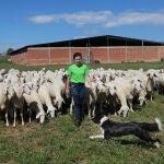 La pastora Nerea del Ríó en su pueblo de Robladillo de Ucieza