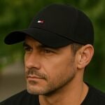 Protégete del sol con estilo: esta gorra Tommy Hilfiger para hombre está al 31%