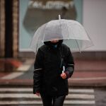 Lluvias y tormentas pondrán este sábado en aviso a 24 provincias, seis en nivel naranja, con viento en Canarias