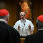 El papa León XIV mantiene un encuentro con los cardenales que dos días antes le eligieron como el 267 pontífice de la Iglesia católica. 