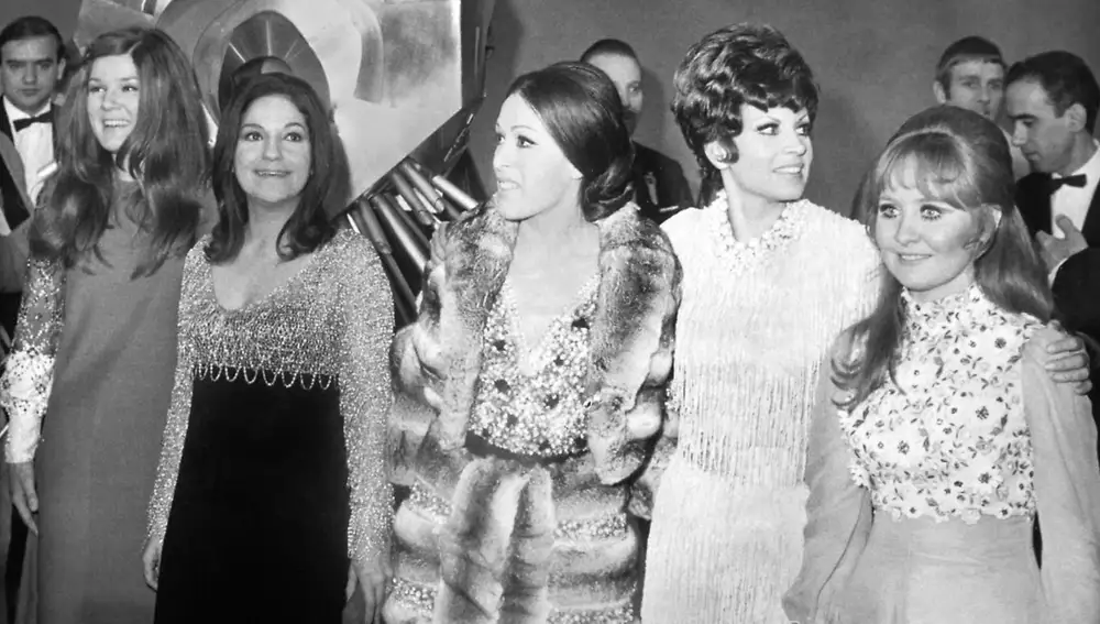 De izquierda a derecha: Lenny Kuhr (Países Bajos), Frida Boccara (Francia), Massiel, Salomé (España) y Lulu (Reino Unido)