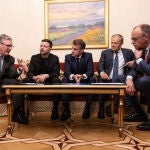 Zelenski, Macron, Merz, Starmer y Tusk hablan con Trump desde Kiev