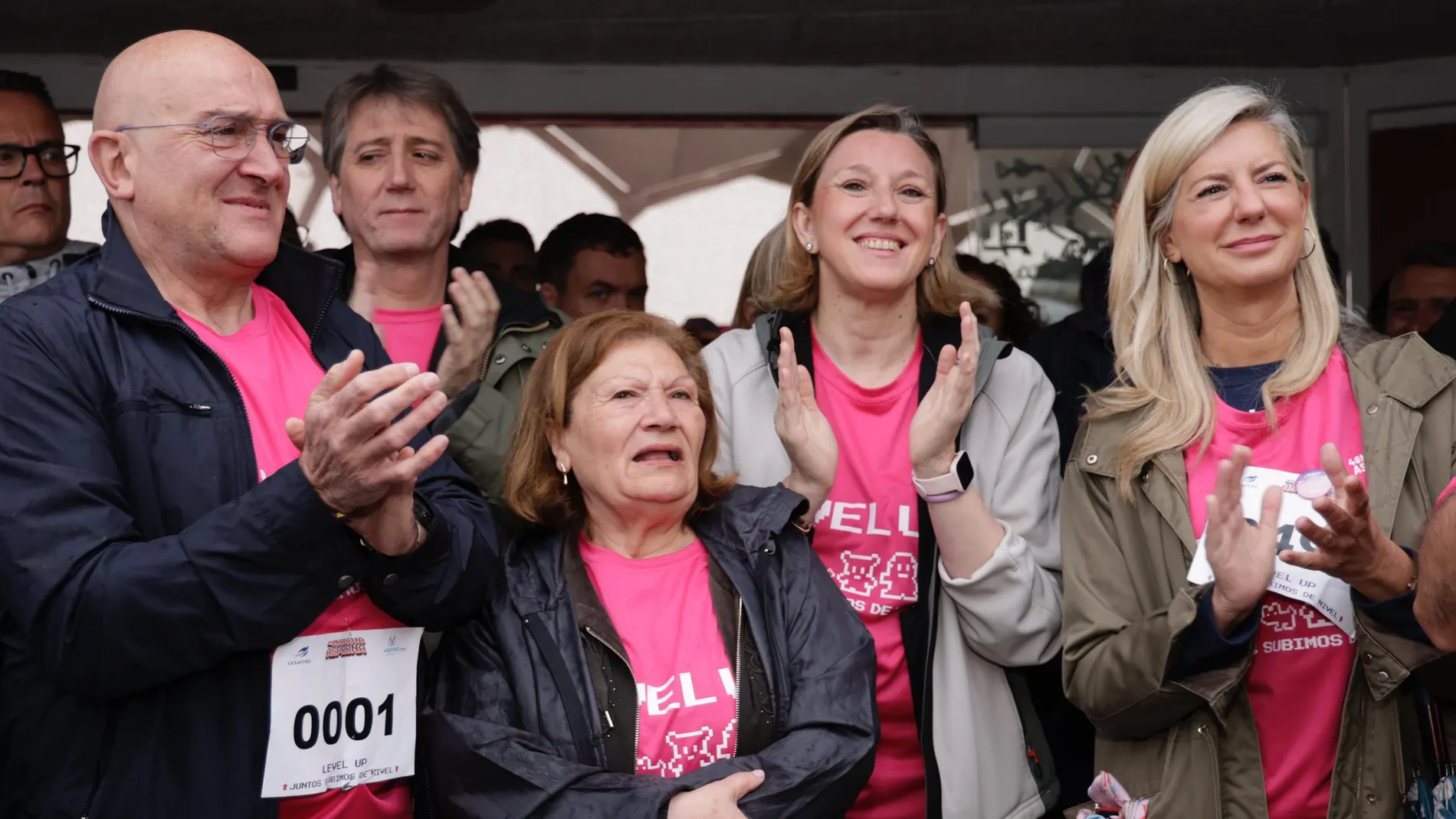 La vicepresidenta de la Junta, Isabel Blanco; el alcalde de Valladolid, Jesús Julio Carnero; y el líder socialista, Carlos Martínez, tras suspenderse la Marcha Asprona