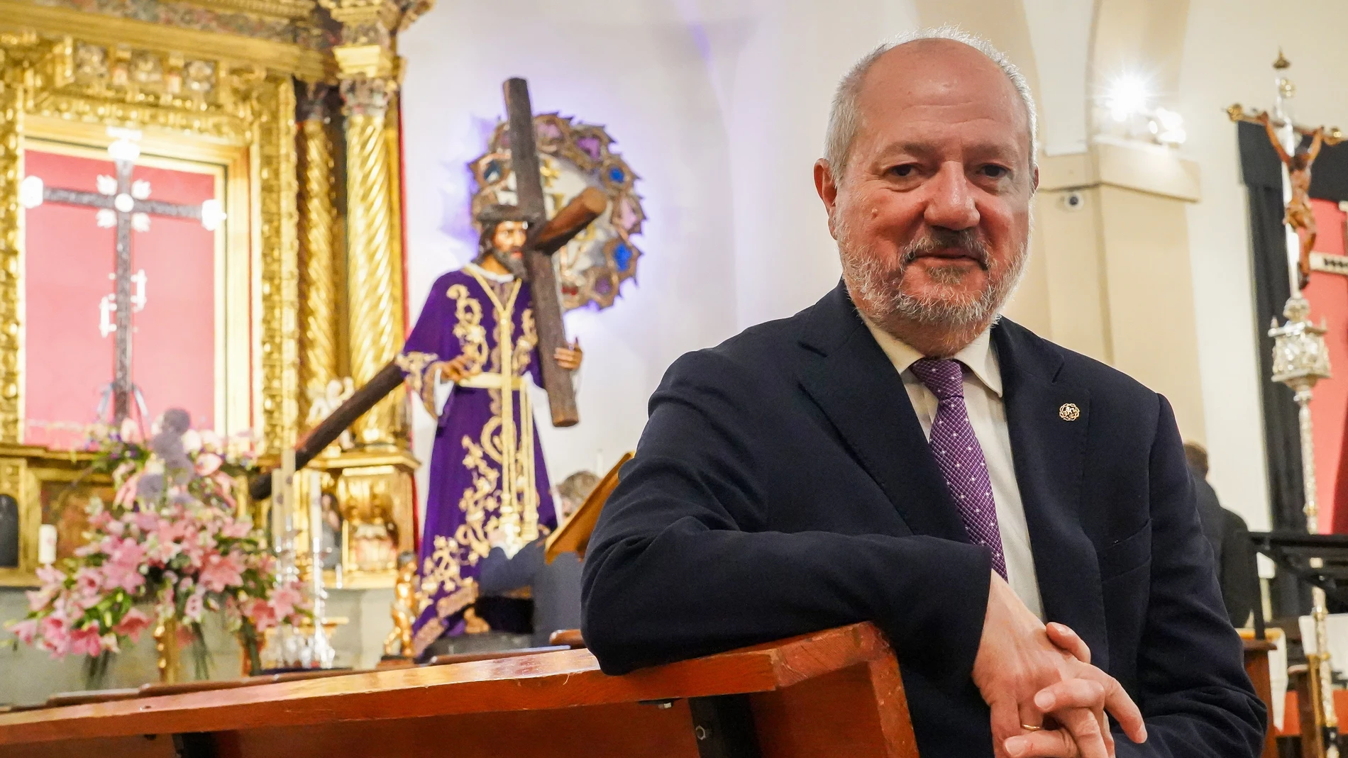 El abad de la Cofradía del Dulce Nombre de Jesús Nazareno, Ignacio Tejera, durante los preparativos del viaje a Roma para participar en la Gran Procesión de Roma con motivo del Jubileo de las Cofradías en la capital italiana