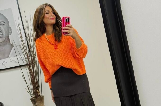 Nuria Roca con falda de Zara.